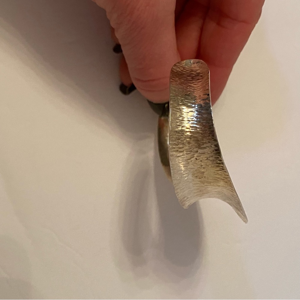 DESIGNER MB SIGNED STERLING SILVER MODERNIST HAMMERED CUFF BRACELET 19.9 g - Picture 9 of 11